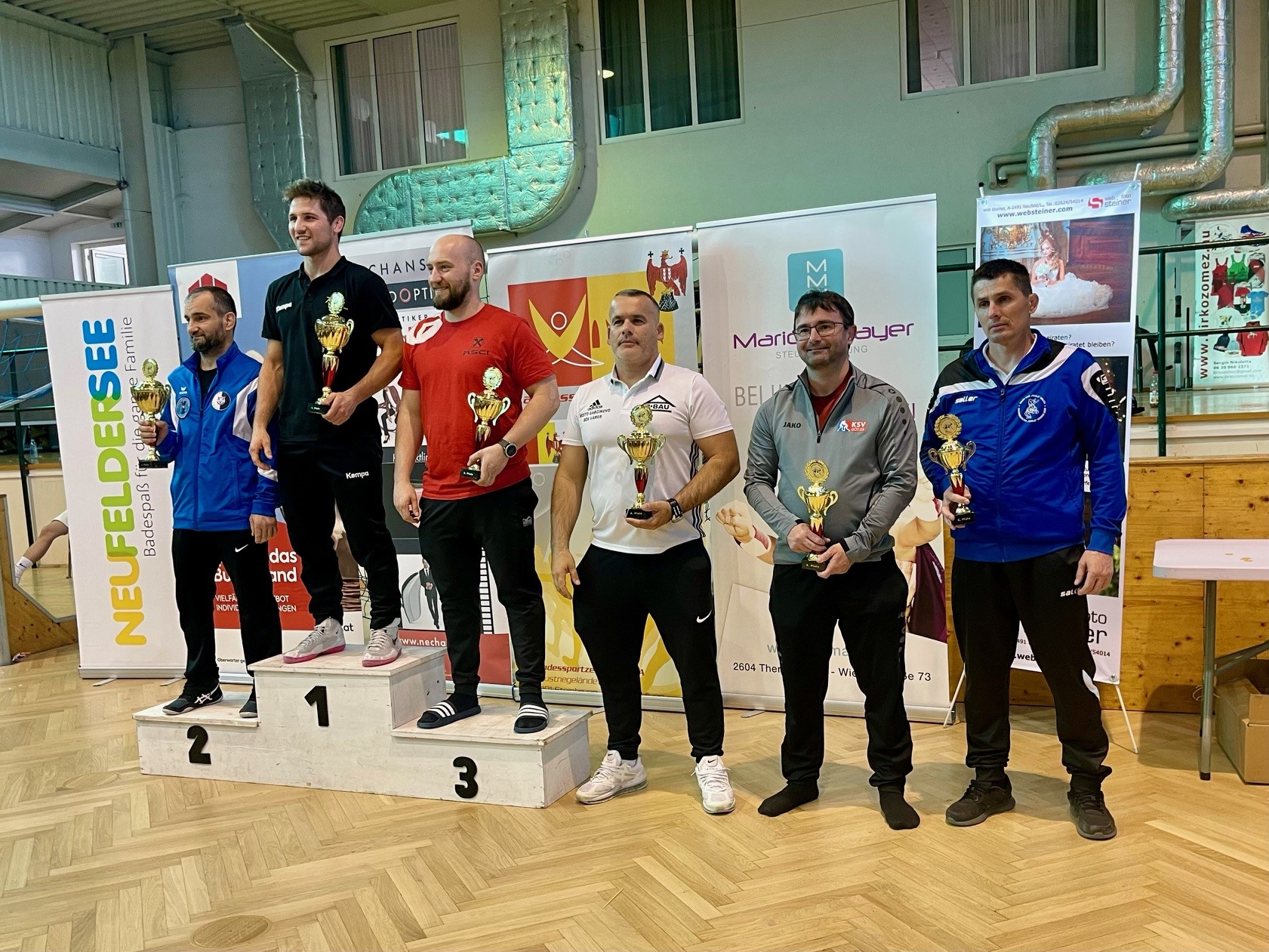 /user/pages/02.berichte/ksv-nachwuchs-misst-sich-beim-u15-grand-prix-in-steinbrunn-burgenland/Siegerehrung Mannschaft.jpg